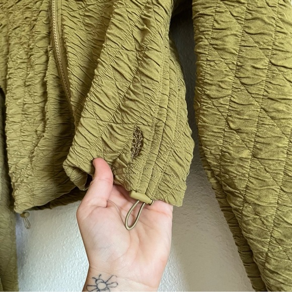 NWT FREE PEOPLE Kadi Quilted Short and Cropped Zip Up Hoodie Set Size Small - Picture 8 of 15